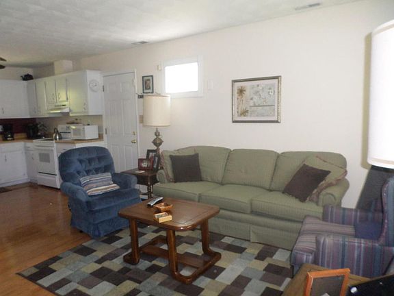 3rd image of 1418 Glenwood Dr SE