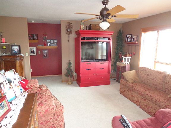 3rd image of 871 S Lake Dr