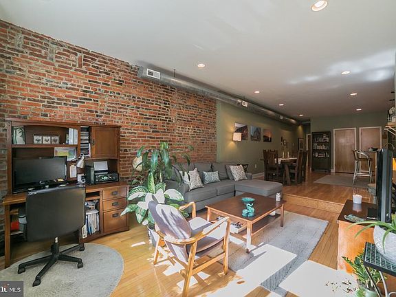 3rd image of 625-27 Bainbridge St Unit 1
