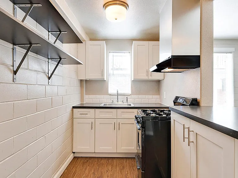 2426 N Clay St — Photo 3