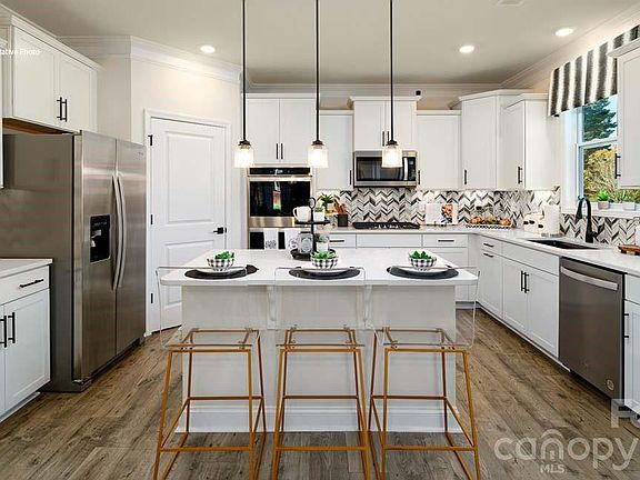 3rd image of 3111 Spring Iris Dr