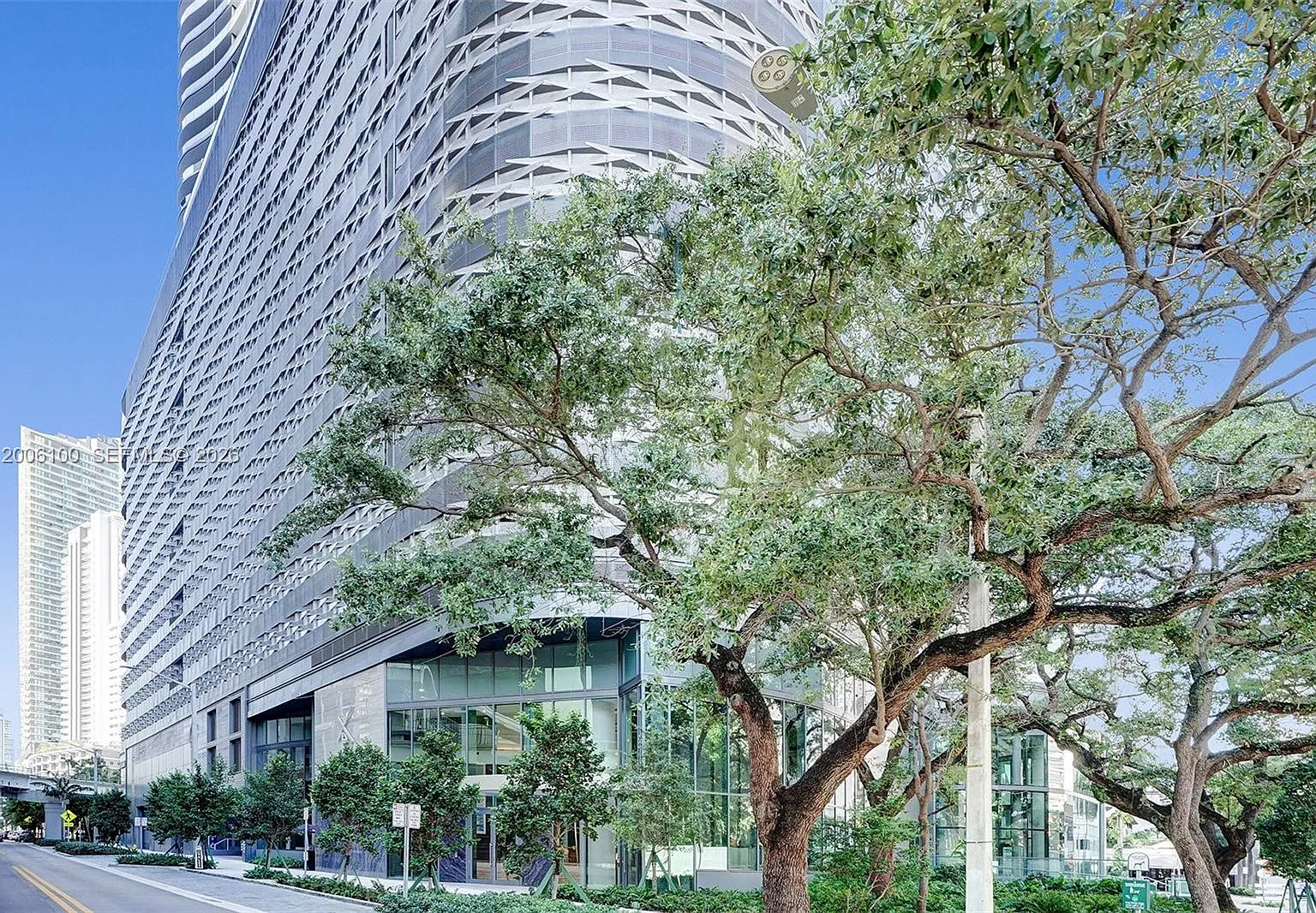 Brickell Flatiron Condo — Photo 1