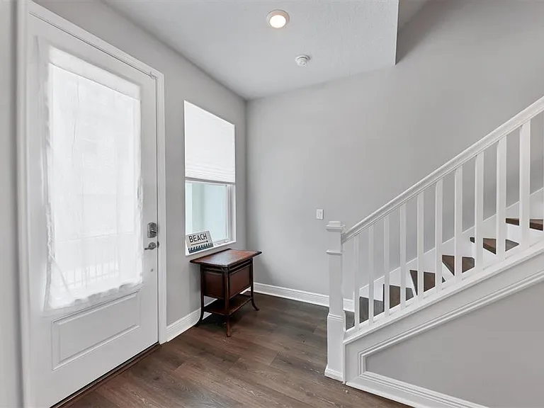 2329 Lindstrom St — Photo 2