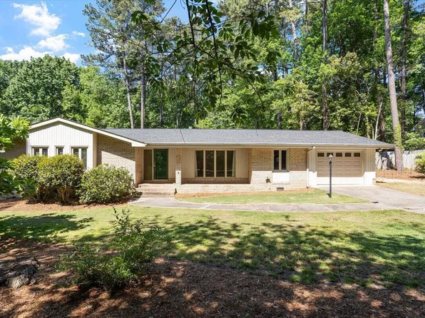 1621 Stonehurst Rd, Raleigh, NC 27607