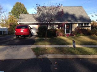 53 Quarter Turn East Rd, Levittown, PA 19057