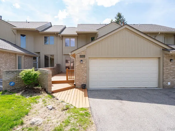 4343 Foxpointe Dr, West Bloomfield, MI 48323