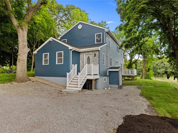 18 Pevear Ave, Warwick, RI 02886