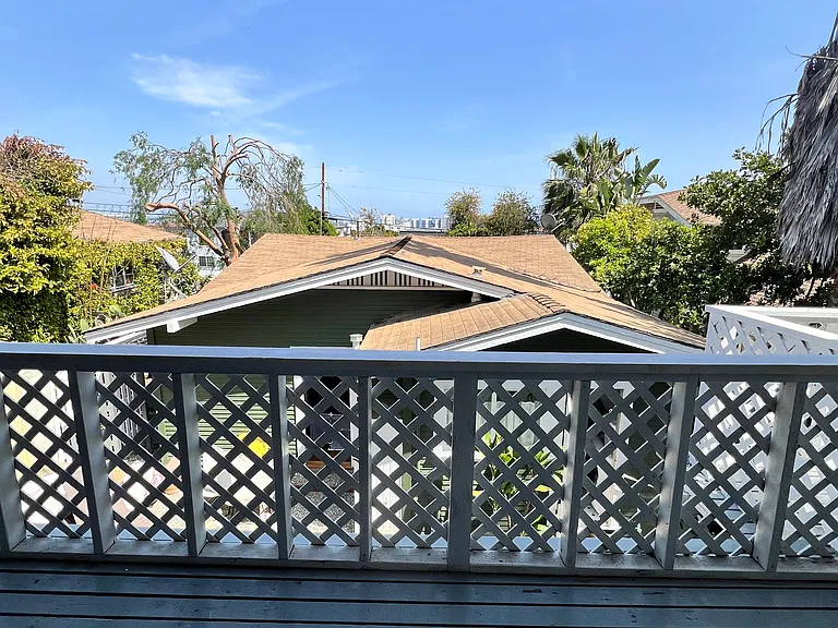 425-429 S Cabrillo Ave #427 — Photo 12