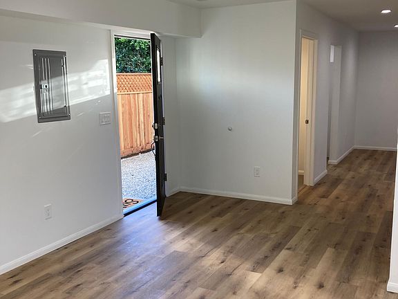 5th image of 6662 1/2 Satsuma Ave