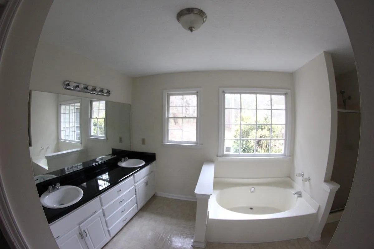 3 bed, 1875 sqft, $2,300 — Photo 3