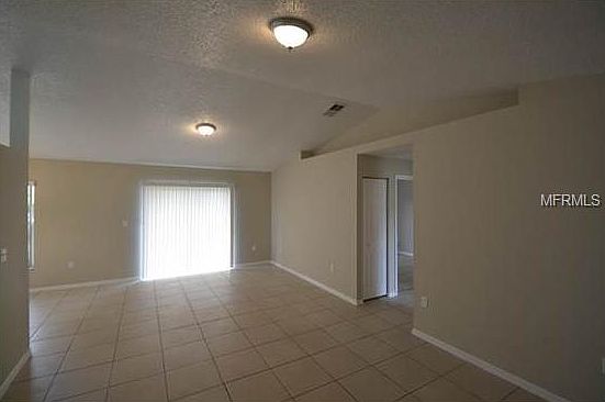 4th image of 1114 Doncaster Ct