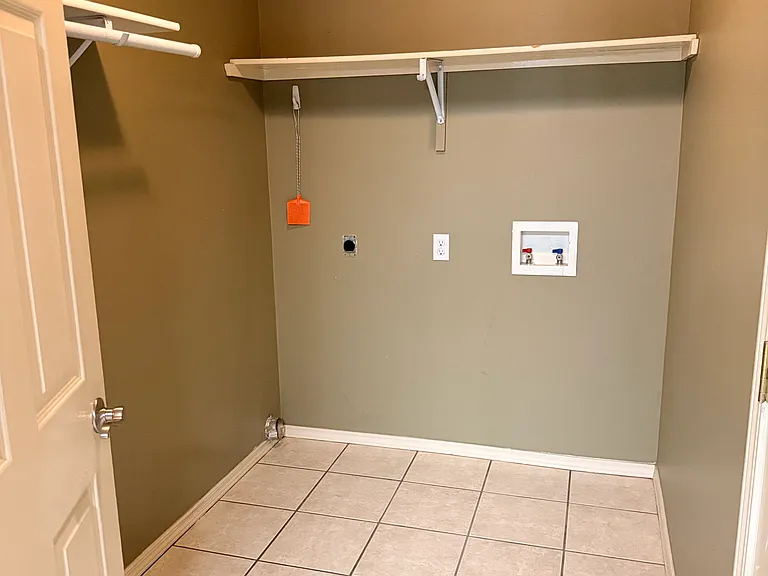 1721 Eastgate Cir — Photo 22