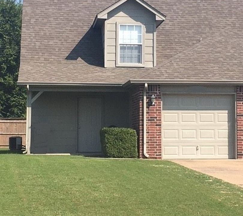 1st image of 952 Clearwater Cir