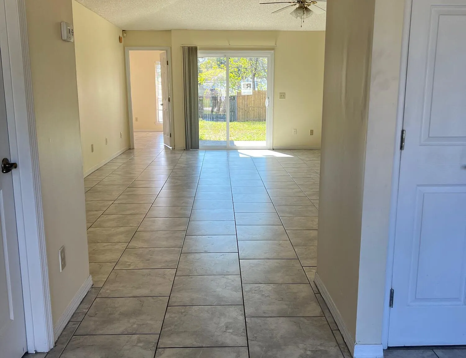 3 bed, 2.0 bath, 1460 sqft, $2,050 — Photo 3