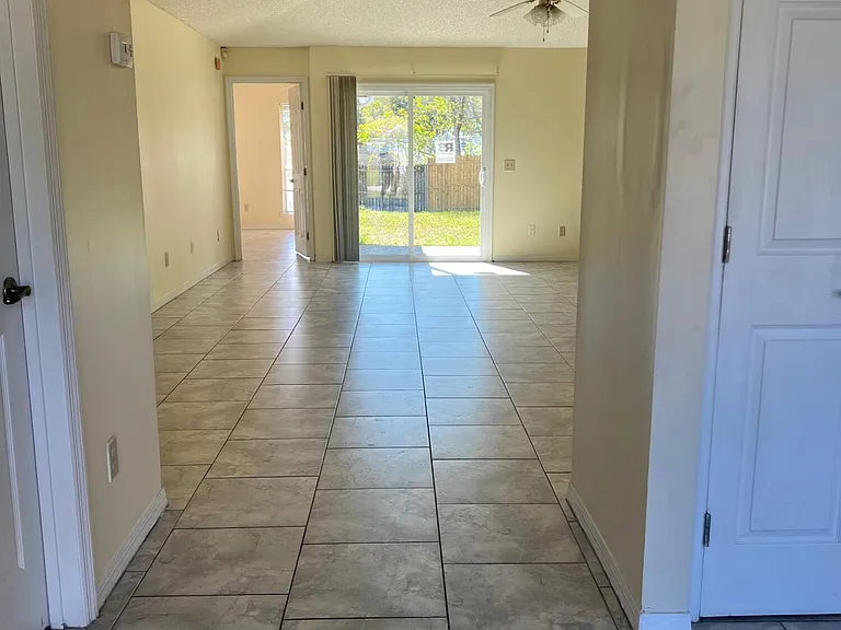 11170 Wandering Oaks Dr — Photo 3