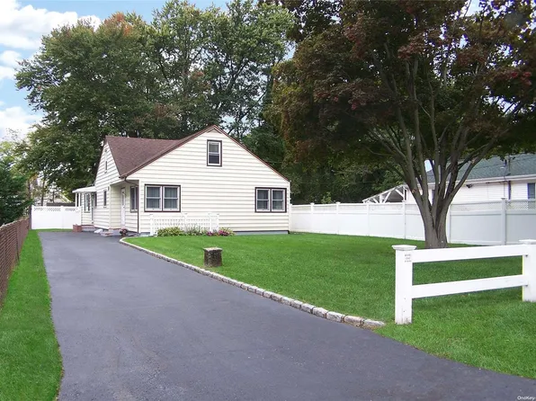 72 Magnolia Drive, Selden, NY 11784