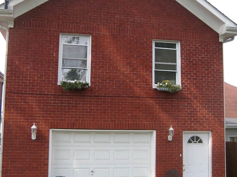 2nd image of 1019 E 11th St