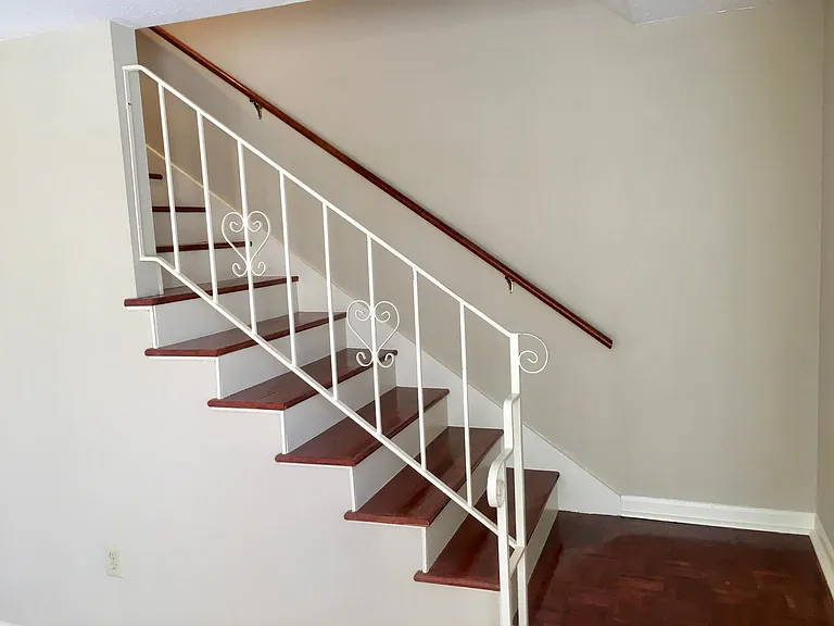 712 Goodman St — Photo 4