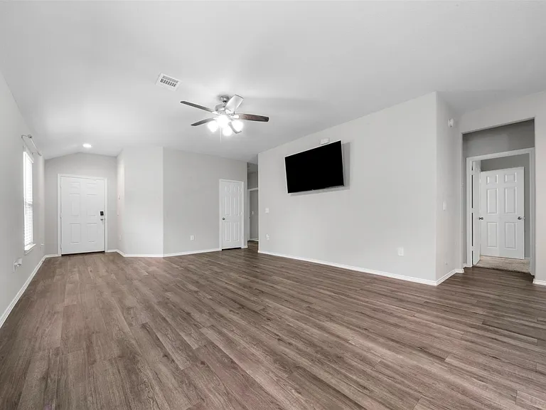 10061 Spring Creek Rd — Photo 3