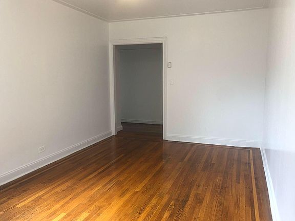 3rd image of 249 E 176th St