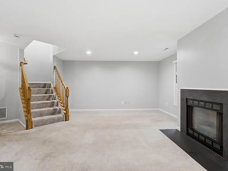 7035 Kings Manor Dr — Photo 47
