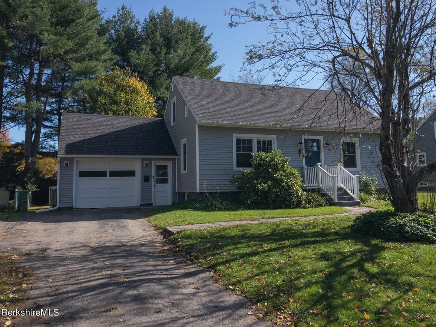 Beautiful Single Family Home — Photo 1