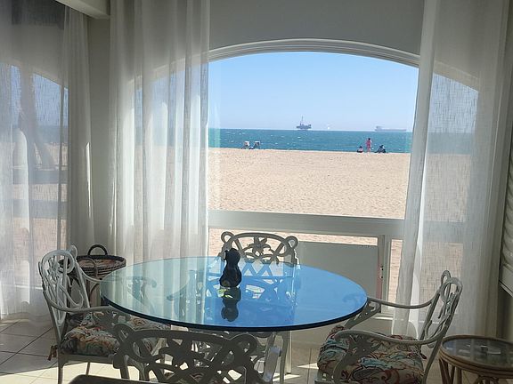 5th image of 1319 Seal Way APT A
