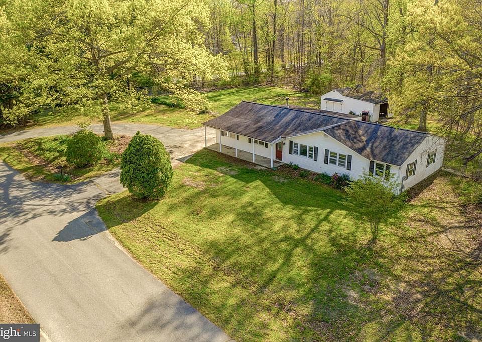 1st image of 29977 Hickory Dr