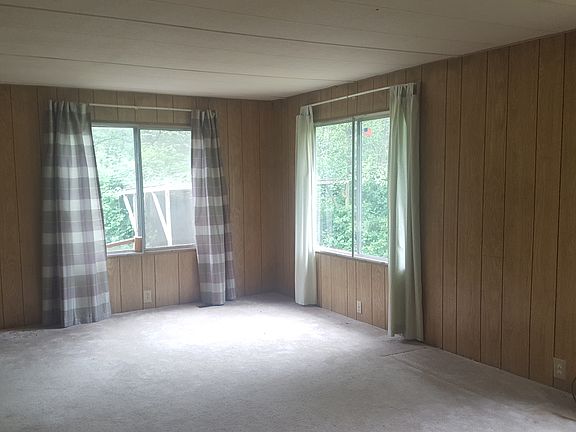 3rd image of 320 Marine Dr