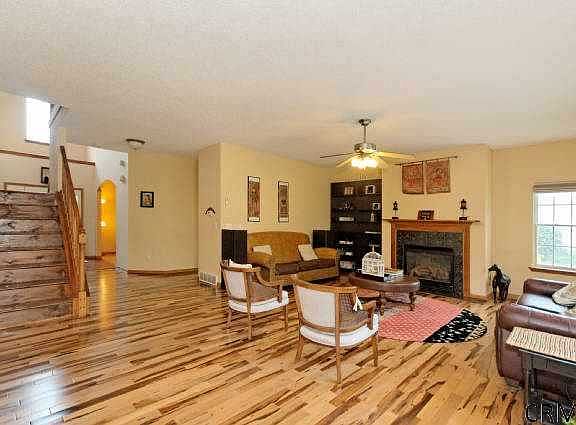3rd image of 40 Heather Dr
