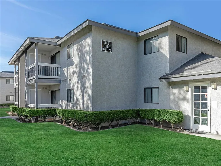 Montecito Apartments — Photo 15