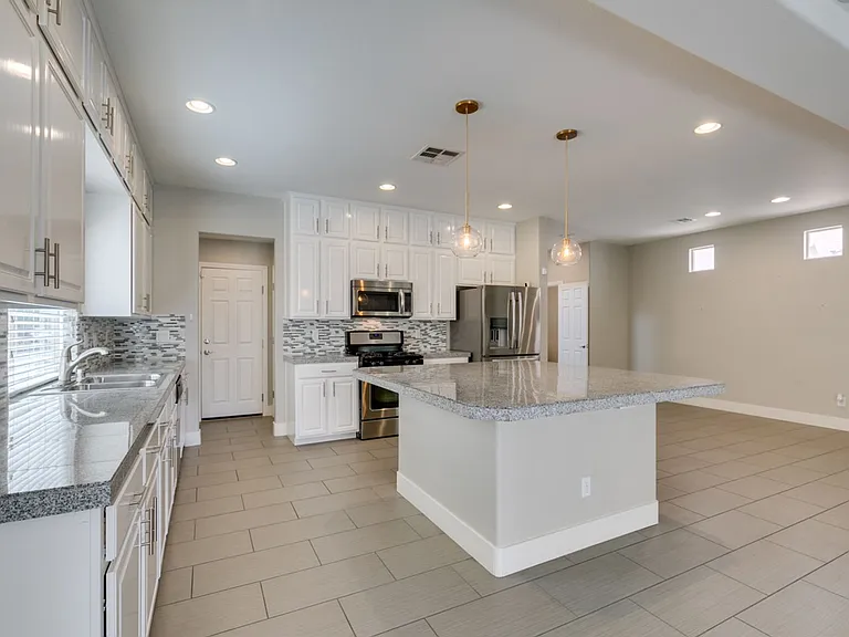 4586 W Camero Ave — Photo 18