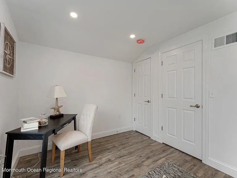 530 E Point Pleasant Ave — Photo 12