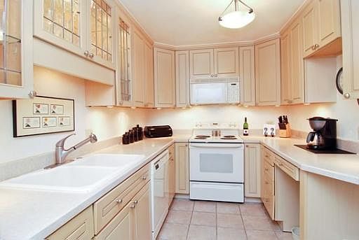 3rd image of 1415 N Dearborn Pkwy #25C