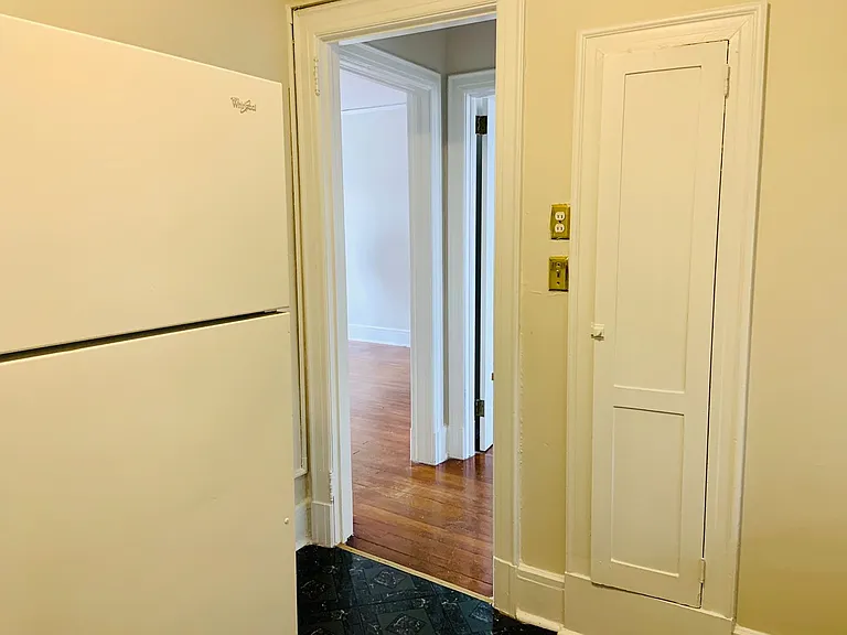 904 W Market St #A5 — Photo 8