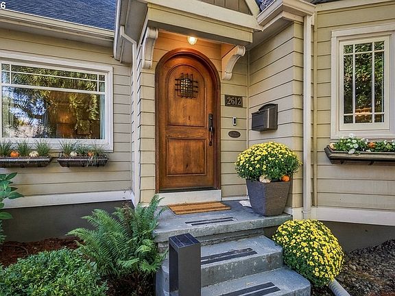 3rd image of 2612 SE 51st Ave