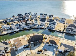8 Kingfisher Ln, Toms River, NJ 08753