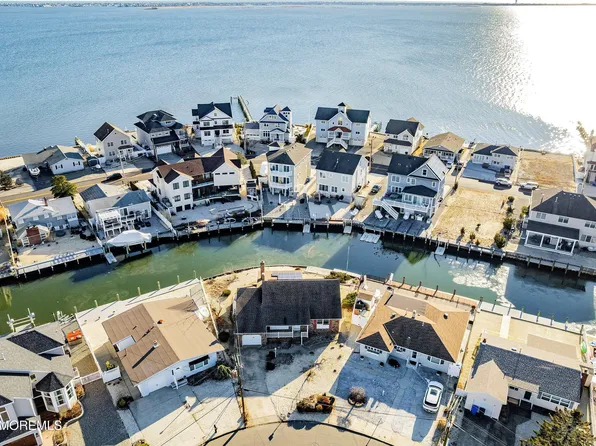 8 Kingfisher Lane, Toms River, NJ 08753