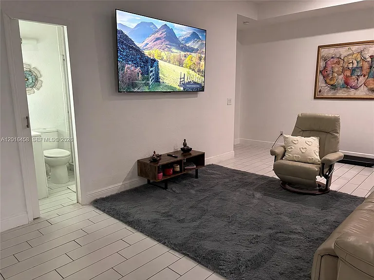 1131 SW 86th Ave — Photo 4