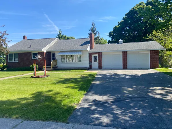 226 N 1st St, Rogers City, MI 49779