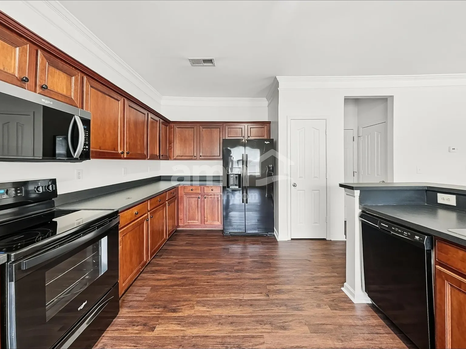 4 bed, 2.5 bath, 2518 sqft, $2,395 — Photo 3