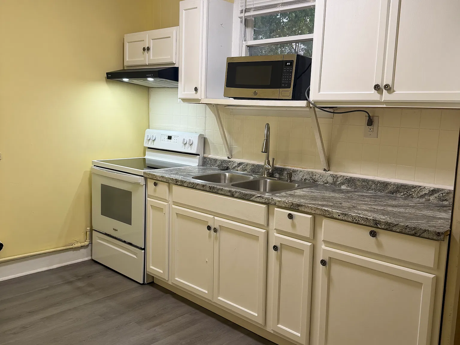 2 bed, 768 sqft, $850 — Photo 1