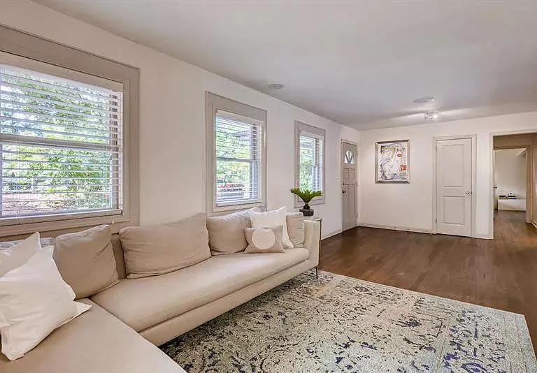 1792 Sandy Plains Rd — Photo 10