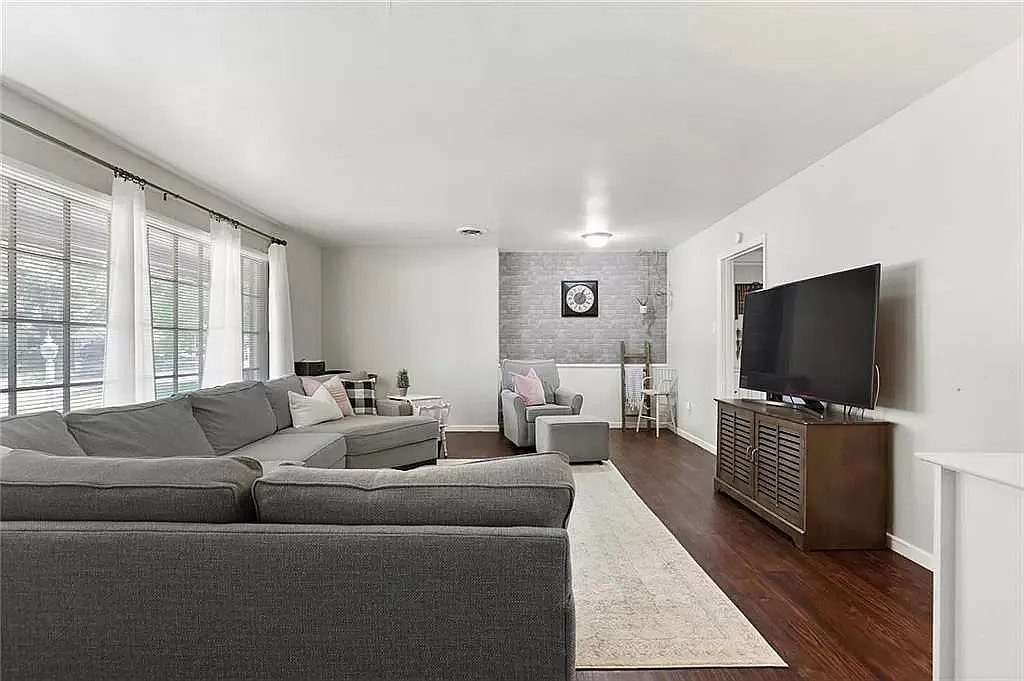 2024 David Dr — Photo 2