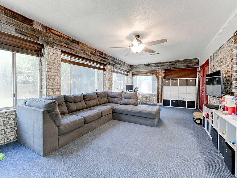 303 Manning Dr — Photo 35