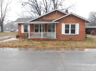 107 Maple St, Bruceton, TN 38317