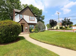 8602 253rd St, Bellerose, NY 11426