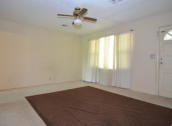 Nice sized living room!