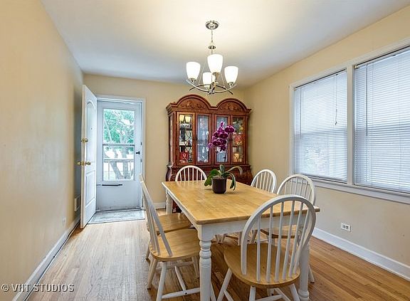 5th image of 2605 W Balmoral Ave
