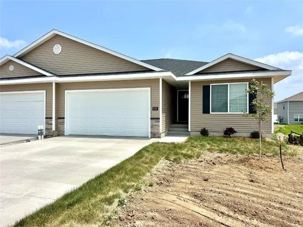 910 Juneberry Dr, Palo, IA 52324